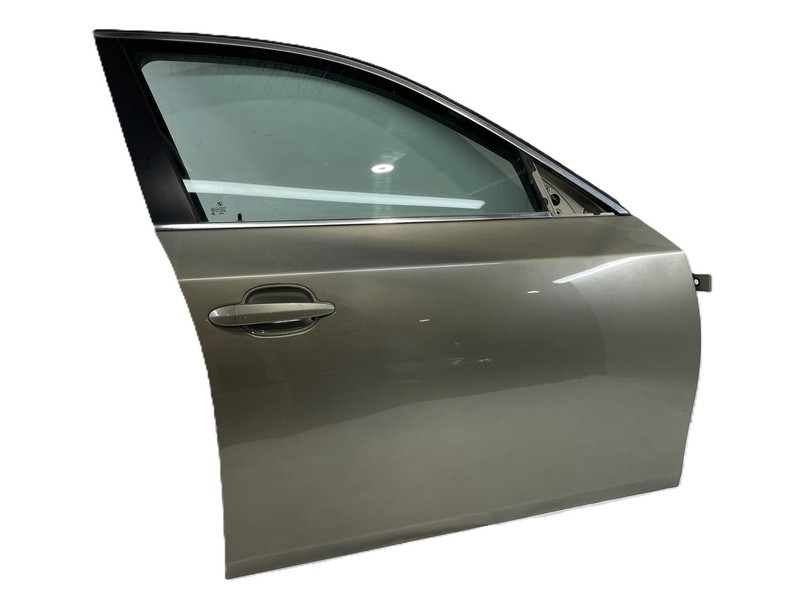 2004-2007 BMW 530I Xi 3.0L RH Passenger Front Door Assembly W/ Panel and Glass