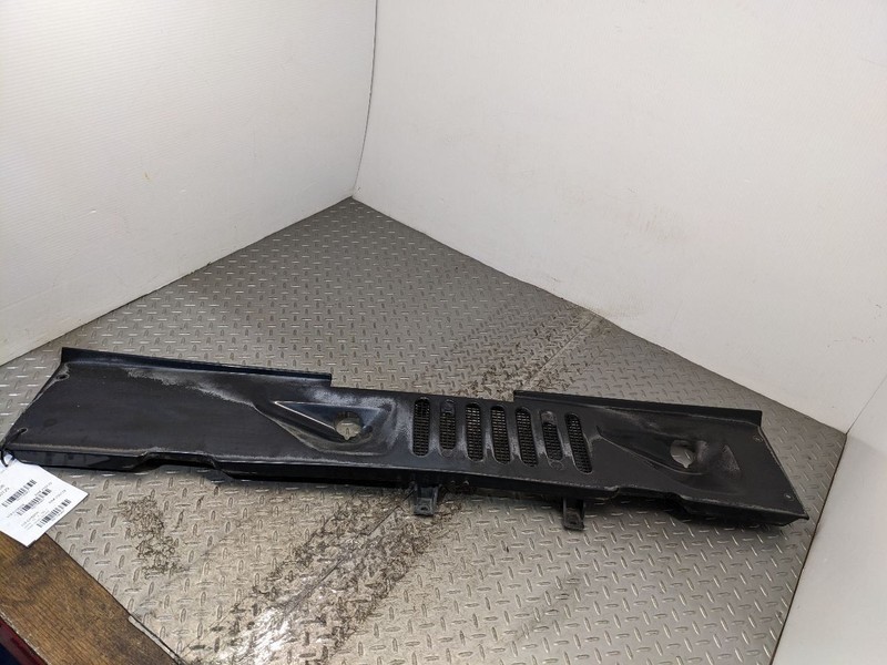 07-18 WRANGLER Bright Center Windshield Wiper Cowl Vent Panel Factory OEM1185967