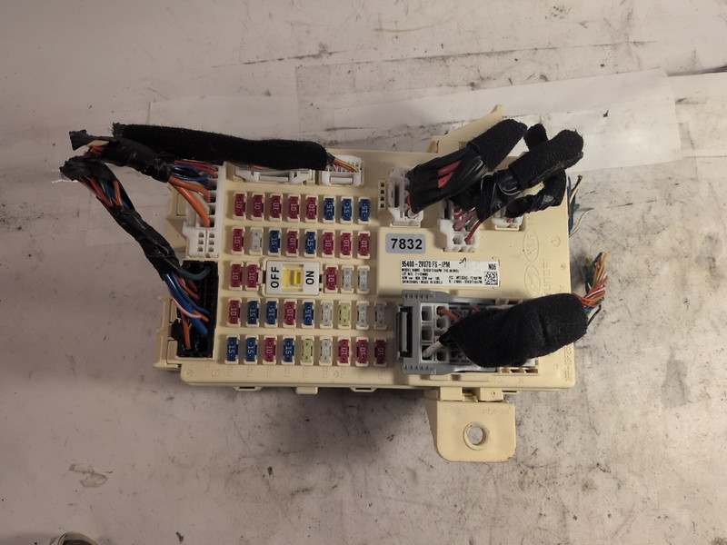 12 13 14 Hyundai Veloster Interior Cabin Fuse Box Body Control Module 954002V070