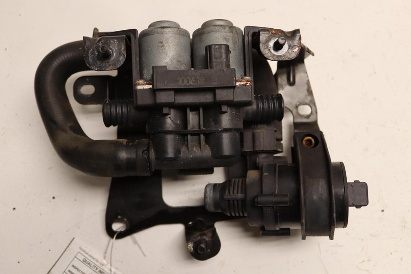 2010-2012 RANGE ROVER L322 AUXILIARY WATER HEATER COOLANT PUMP VALVE OEM