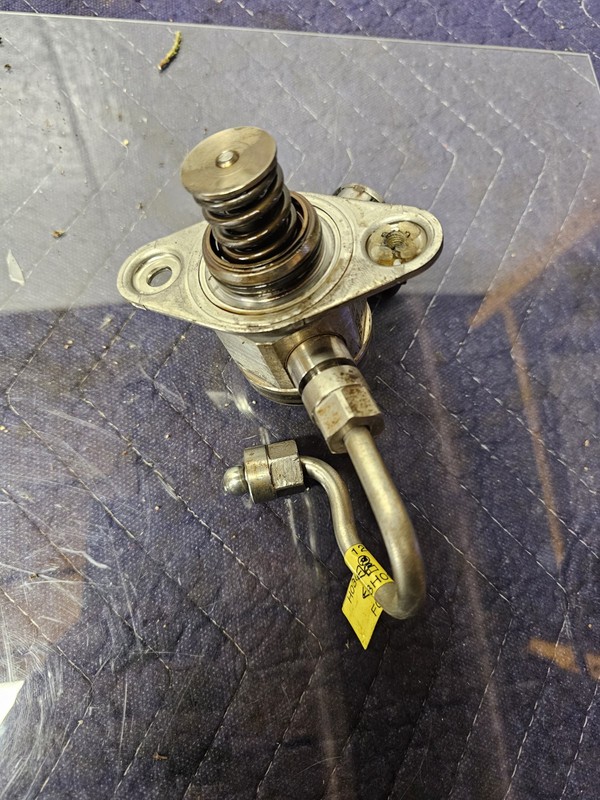 High Pressure Fuel Pump For 17-20 GMC Acadia2.5 12672144