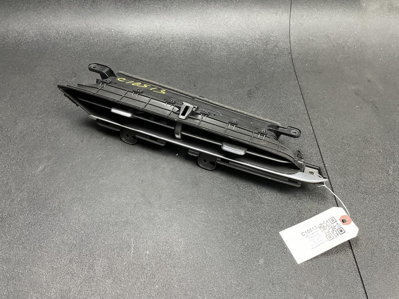 Dash Center A/C Heater Vent Grille 2021 Cadillac XT4 84505463 2019 2020 - 2023