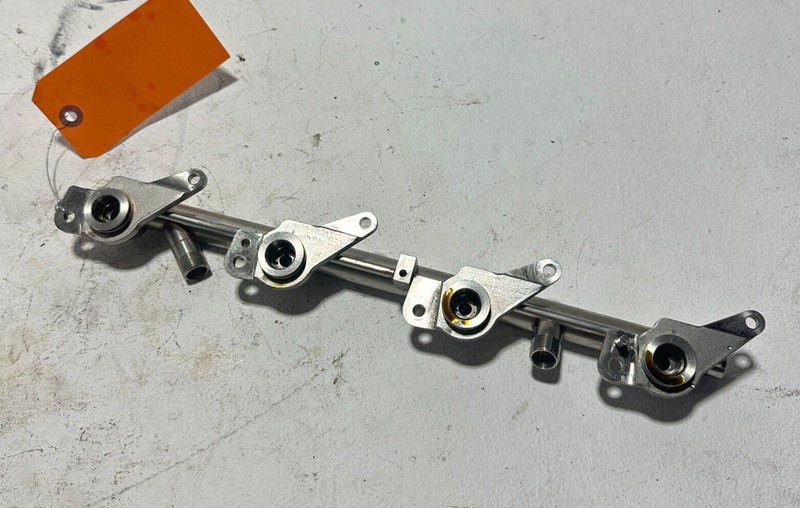 MERCEDES 2013 S550 4.6L Fuel Injection Rail Line Left Driver Side OEM