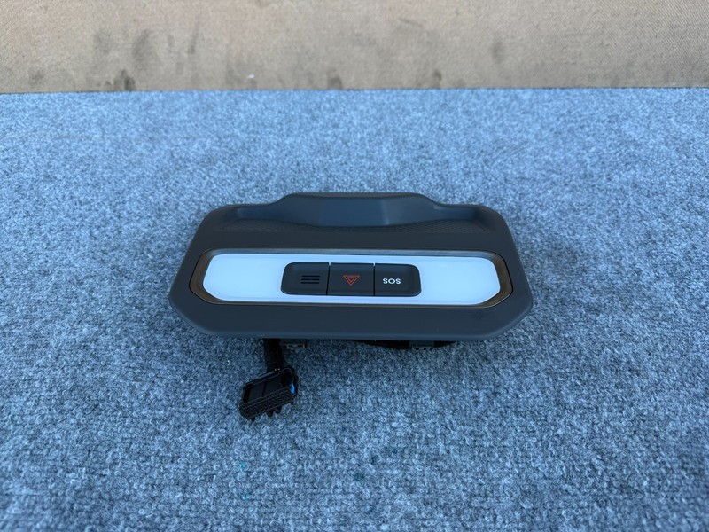 RIVIAN R1S R1T 22-24 OEM ROOF OVERHEAD CONSOLE DOME LIGHT LAMP SWITCH (BLACK)