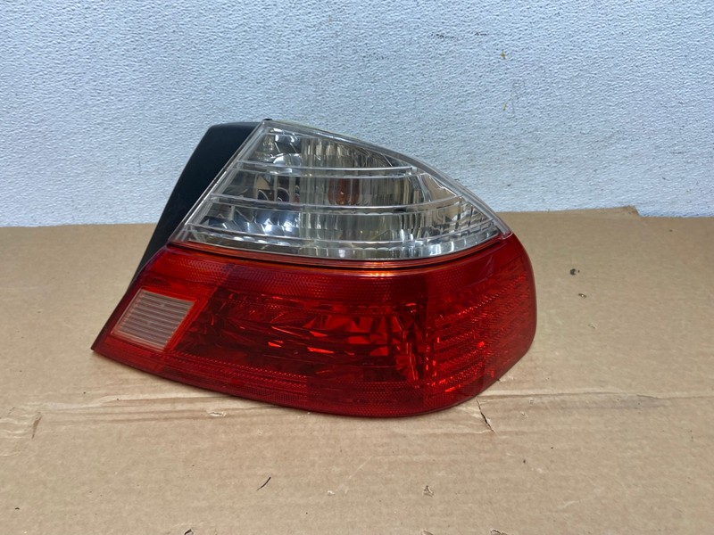2003 to 2004 Toyota Avalon Right Passenger RH Side Tail Light OEM AD3796 LK