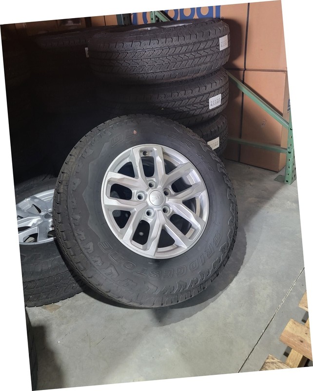 17" SILVER Jeep OE Wheel + Tire BRIDGESTONE DUELLER A/T 245/75R17 New Takeoff