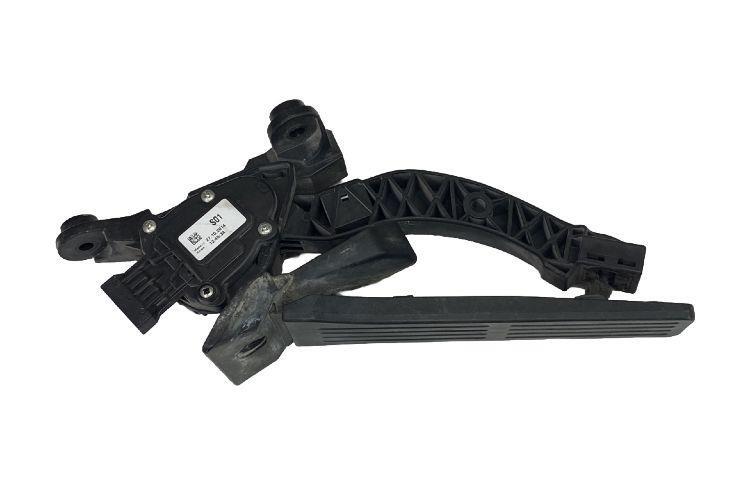 Hyundai Elantra accelerator pedal 2015 1.8L sedan assy OEM 3270030000