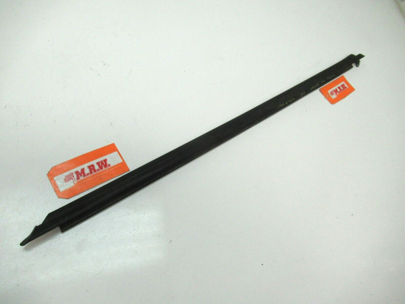 DOOR MOLDING TOP OUTER GLASS WINDOW STRIP SEAL Driver SIDE for 00-05 MR2 SPYDER