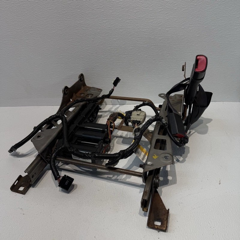 03-11 Crown Victoria Grand Marquis Town PASSENGER RIGHT Power Seat Track Frame