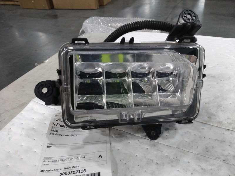 2022 GMC Sierra 1500 Right Fog Light Assembly Black 736613 Used 46K Miles