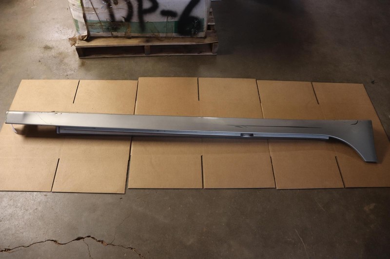 2010-2019 JAGUAR XJ RIGHT PASSENGER ROCKER MOLDING SKIRT PANEL OEM