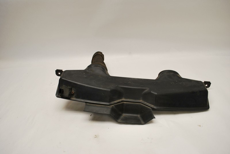 2005-2008 MASERATI QUATTROPORTE FRONT RADIATOR UPPER AIR INTAKE DUCT DAM OEM