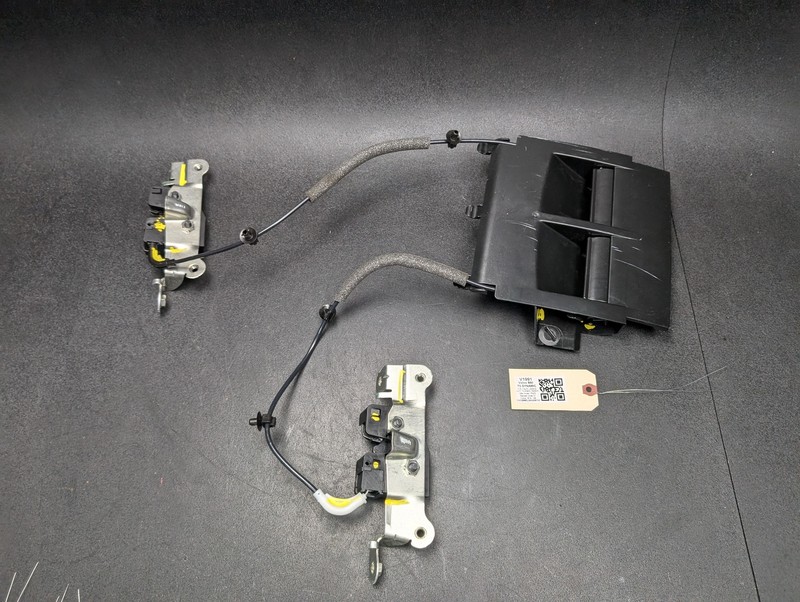 Rear Seat Handle w/ Lock Latches Set 2017 Volvo S60 30727871 2014 2015 - 2018 X