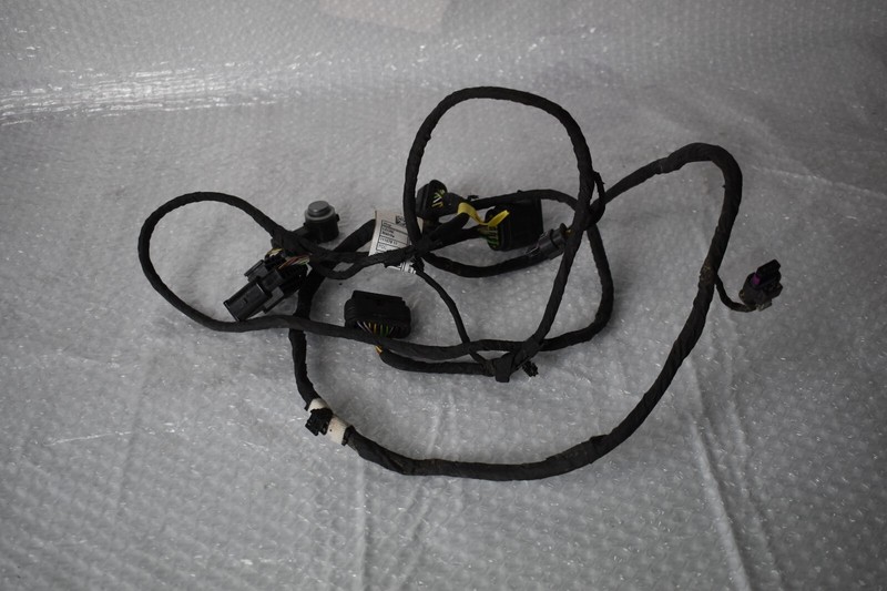 BMW FRONT DOOR HARNESS WIRING 11107811 Installation of parking sensors (PDC)