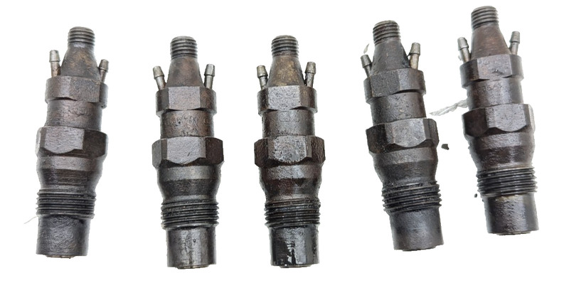 Mercedes OM617 Turbo Diesel Fuel Injectors