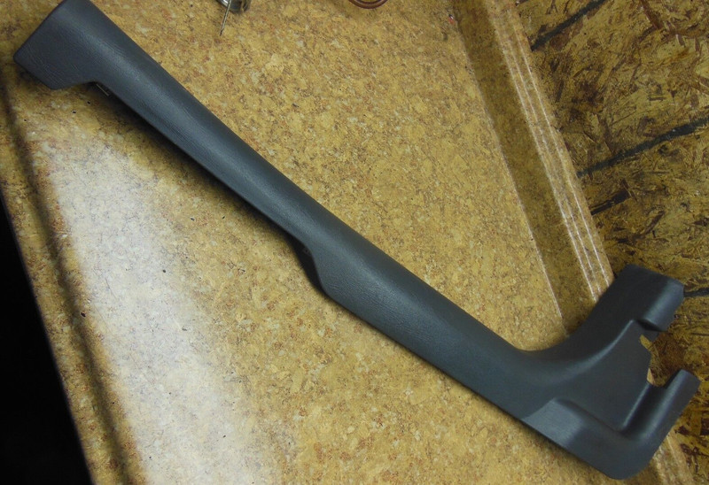 2005 Saturn Ion Interior Panel Cover Trim Black Door Kick Plate Seal Plastic 05