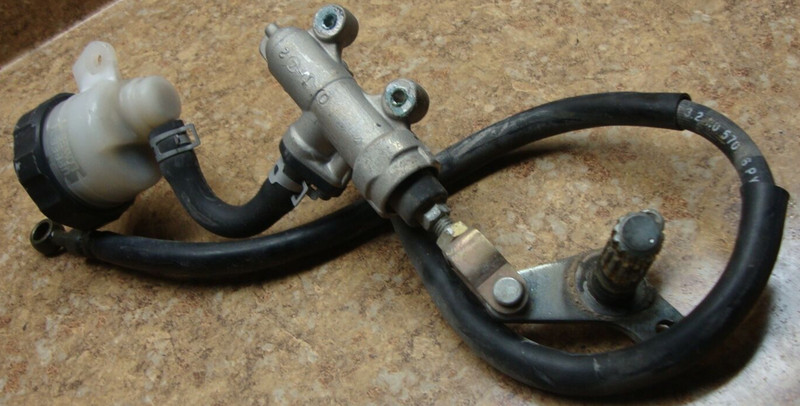 2004 2001 Suzuki GSX600F GSX600 GSX Katana Rear Brake Pedal Reservoir Master 04