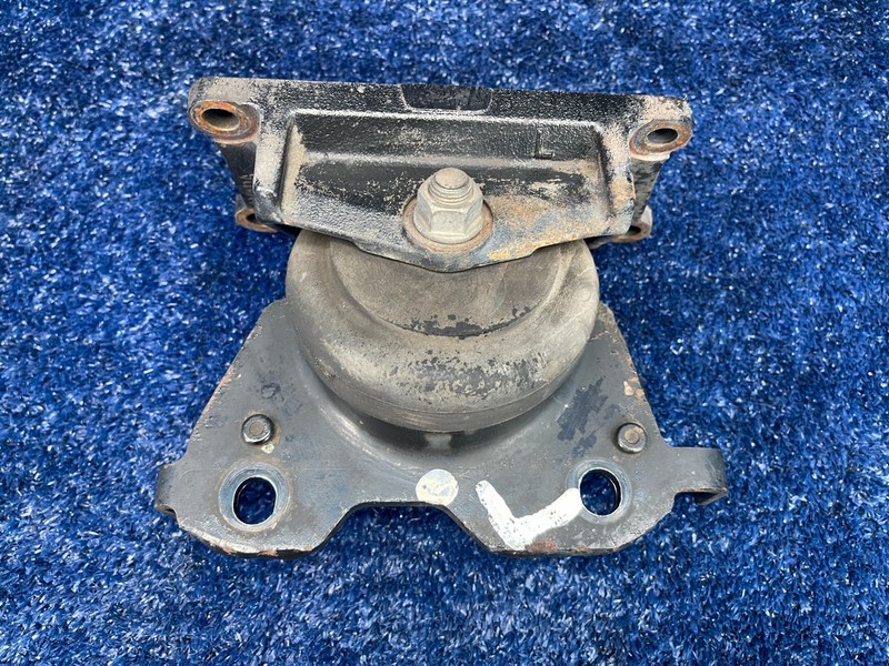 2007–2013 Toyota Tundra Front Left Engine Mount OEM 12315-38020