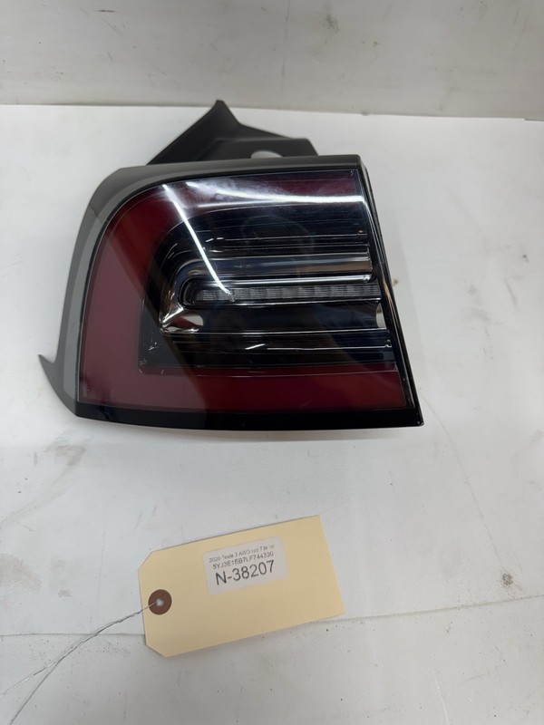 17-23 OEM Tesla 3 Y Rear Left Driver Taillight Tail Light 1077397 N-38207 B157