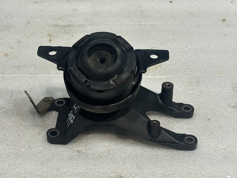 2003 2004 2005 LEXUS GX470 LEFT FRONT MOTOR ENGINE MOUNT BRACKET