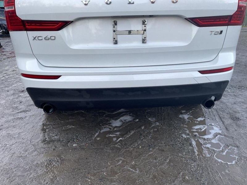 2018-2019 VOLVO XC60 REAR BUMPER COVER COMPLETE ASSY WHITE PC:707 AWD 25K 61334