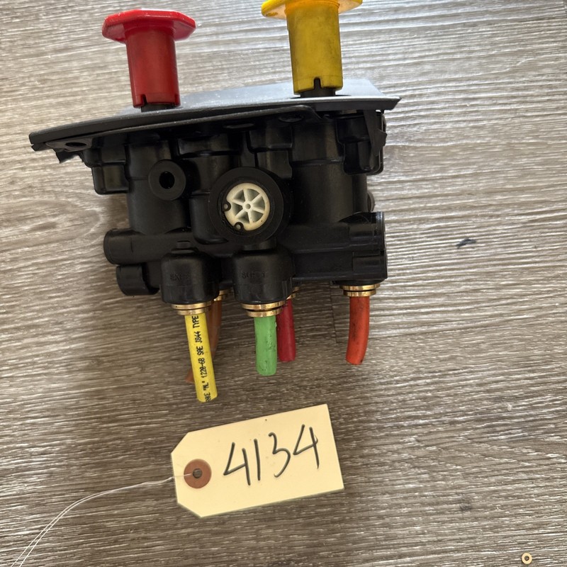 INTERNATIONALBENDIX AIR BRAKE VALVE- P/N: 49240723