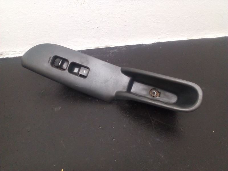 99-03 Nissan Quest Front Right Passenger Door Lock Window Switch OEM 25561-7B112