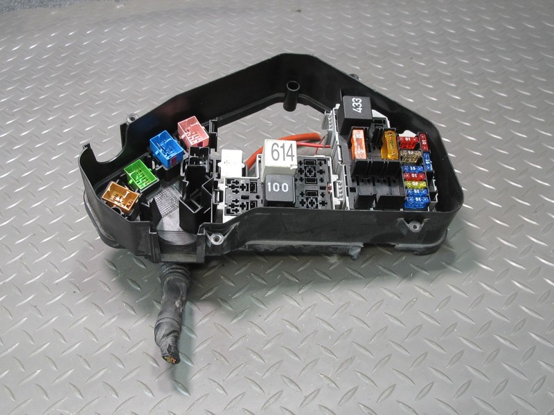 2011-2018 PORSCHE CAYENNE 958 FUSE RELAY BOX MODULE UNIT