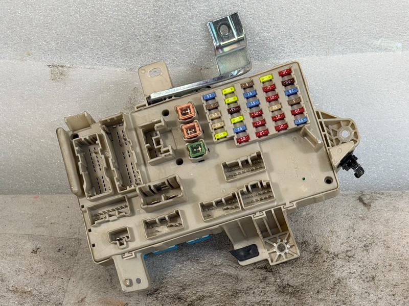 04-06 LEXUS ES330 Fuse Box Under Dash OEM #021 82730-33231