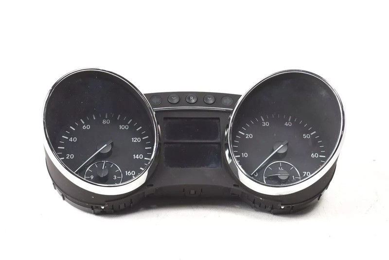 06-07 Mercedes W251 R500 R350 Instrument Cluster Speedometer 2515401748 OEM