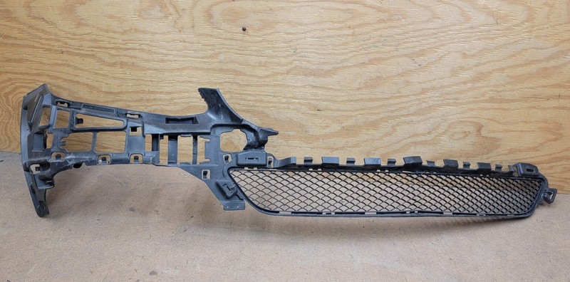2016-2018 Mercedes C-Class C300 C250 C350 W205 Front Bumper Grille Mount Bracket