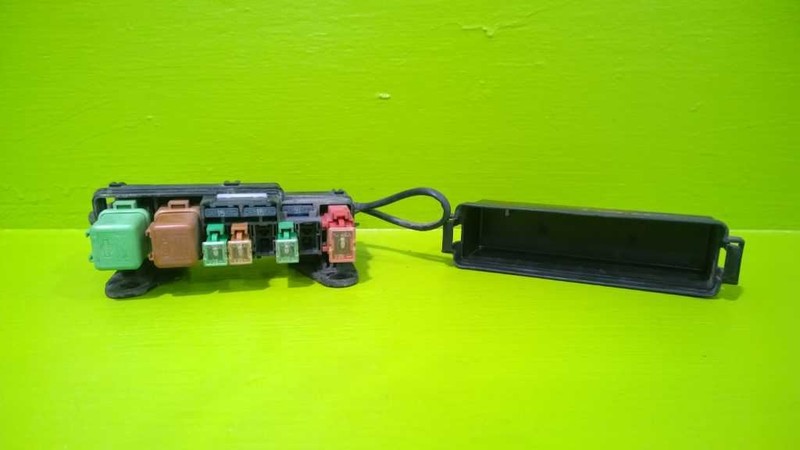 89 90 91 92 93 94 NISSAN MAXIMA FUSE RELAY BOX OEM 2753-69