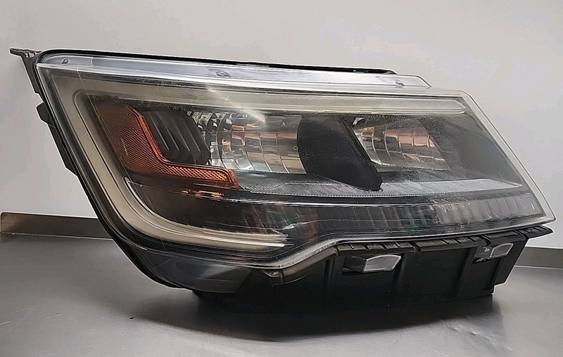 2016 Thru 2019 Ford Explorer Sport Right Black Trim Headlight OEM 7 wires Police