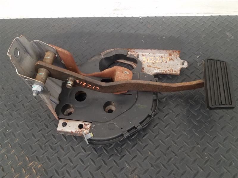 03-07 Hummer H2 Brake Pedal OEM 15906961