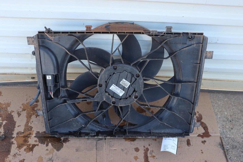 2010-2015 MERCEDES GLK350 W204 ENGINE RADIATOR COOLING FAN MOTOR SHROUD OEM