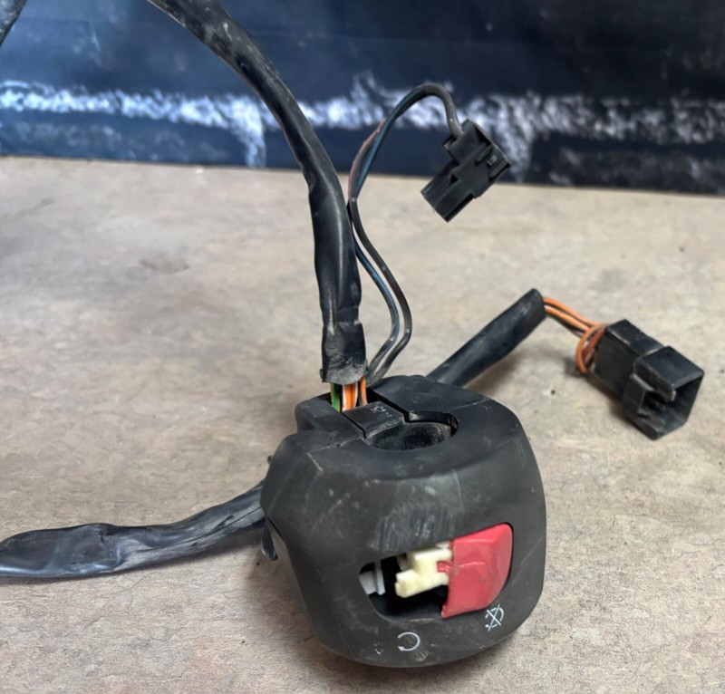2002 Suzuki GSX750 GSX 750 Katana Right Switches Controls Horn Turn Signal Light
