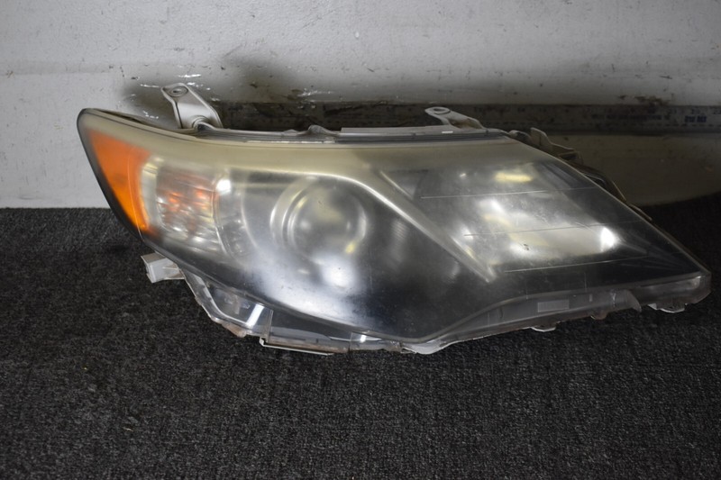 2012 - 2014 Toyota Camry Halogen Headlight OEM Right Passenger