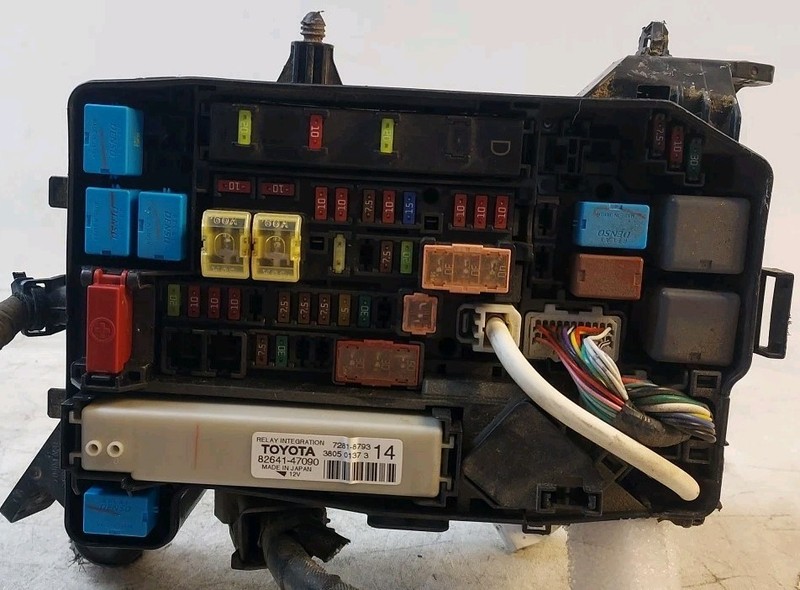 2012-2015 Toyota Prius 1.8L Engine Compartment Fuse Box Assembly OEM