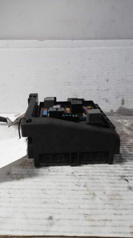 2017 GMC Acadia Fuse Box OEM 84085249 Used 2.5L SUV 118K Miles White