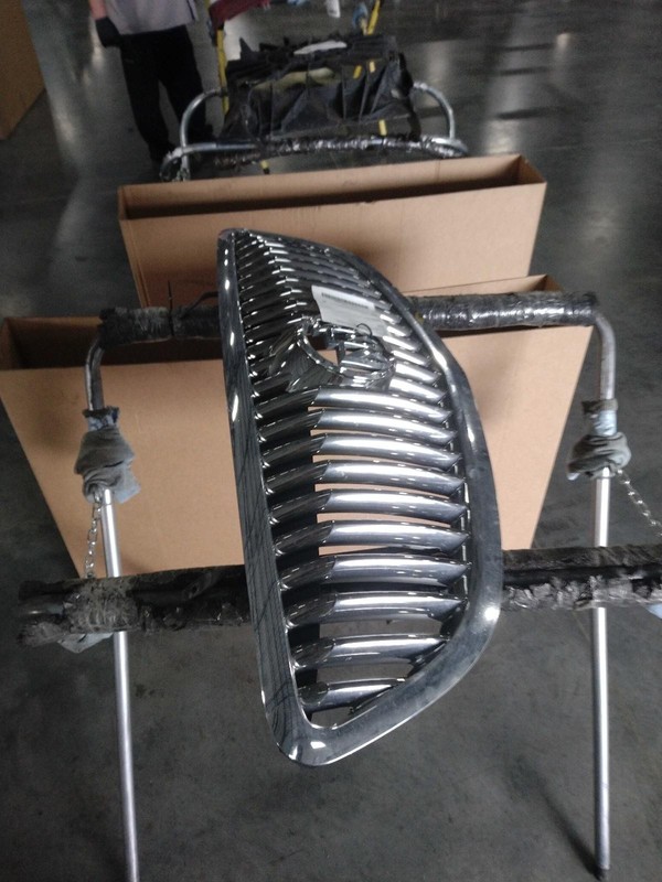 2011 Buick Enclave Gold Grille OEM Upper 20828544 4DR SUV Used Parts