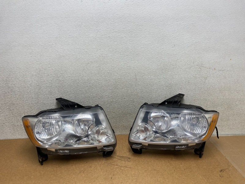 2011-2013 Jeep Grand Cherokee Left+Right Halogen Headlights S5484 DW