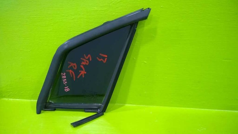 13 14 15 16 SPARK PASSENGER RIGHT FRONT VENT GLASS OEM 2855-18