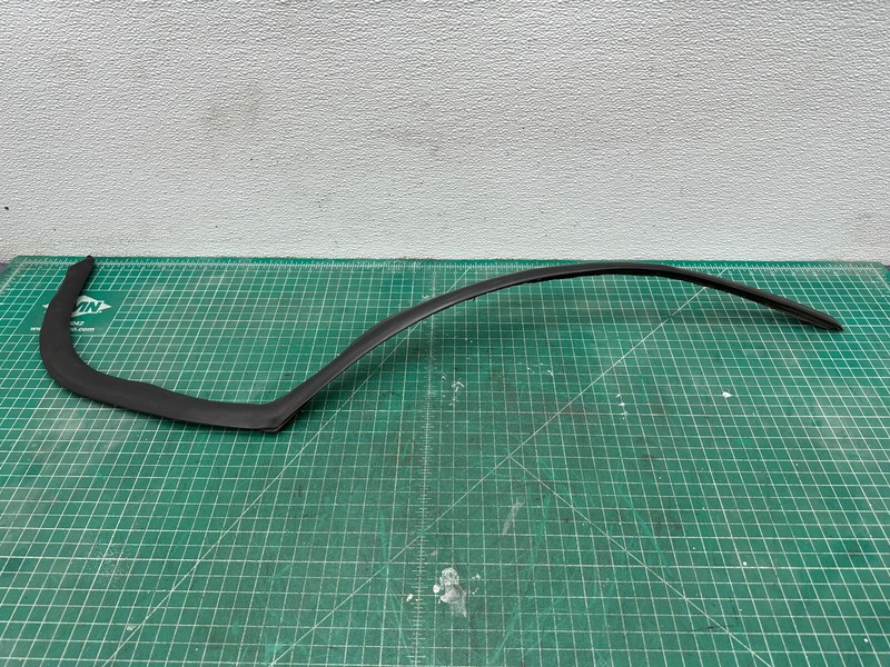 11-17 Volkswagen Touareg REAR RIGHT SIDE DOOR BODY WEATHERSTRIP SEAL OEM