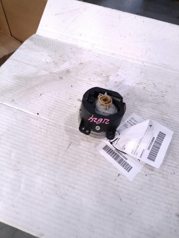 Used Driving Light fits: 2017 Dodge Journey Fog-Driving bumper mounted round Gra