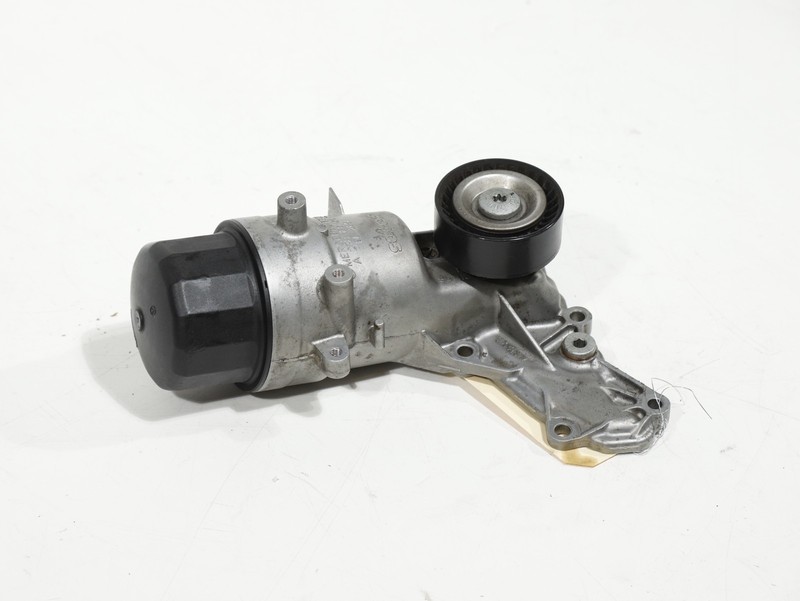 2013-2016 Mercedes GL450 X166 4.7L V8 Gas Engine Motor Oil Filter Housing OEM