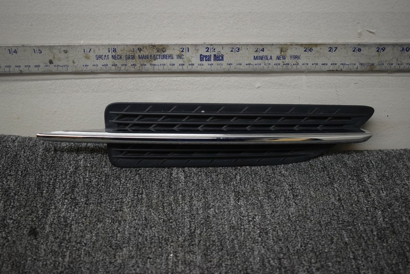 2011-2015 MERCEDES BENZ SLK RIGHT SIDE FENDER GRILL FACTORY OEM