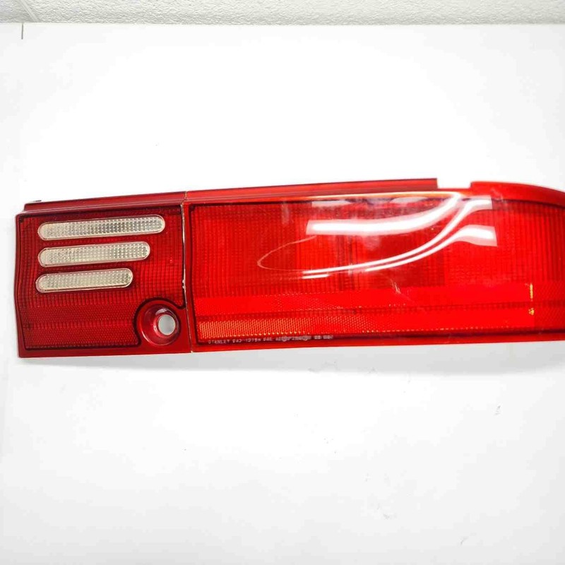 1993 Ford Probe RH Passenger Side Tail Light Assembly Light Scratches F32Z13404A