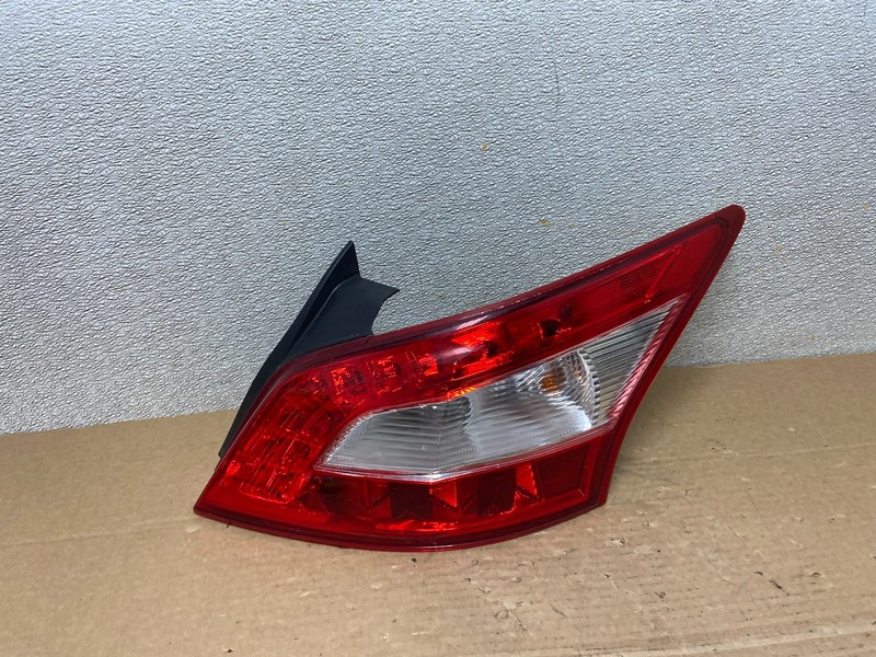 2009 2010 2011 Nissan Maxima Right Passenger RH Side Tail light OEM AB4541 LK