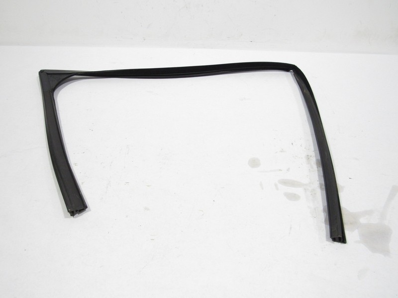 17-20 Jaguar F-Pace 2018 Front Left Door Window Run Channel Seal Weatherstip ;:Y