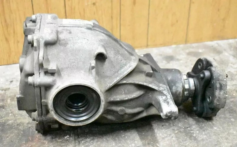 11-13 BMW F10 550i RWD Rear Differential Axle Carrier 2.81 Gear 7577099 OEM
